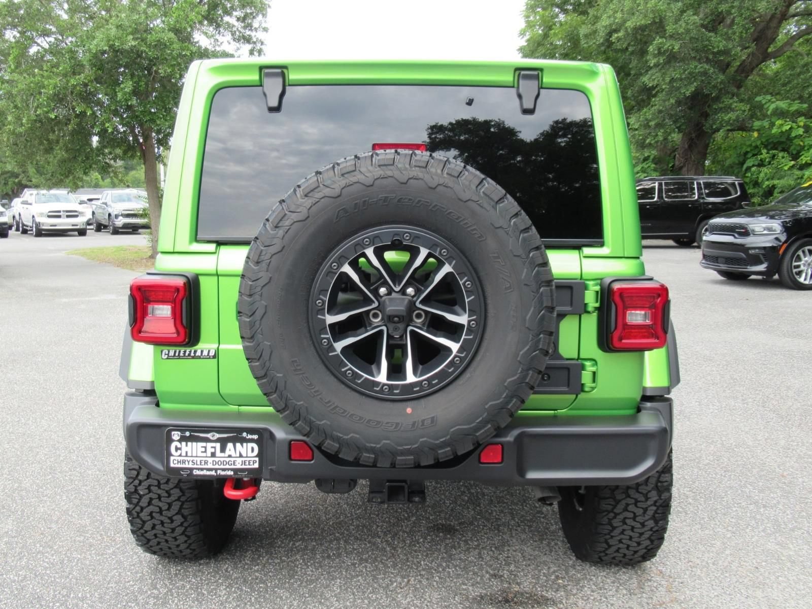 Certified 2025 Jeep Wrangler Unlimited Rubicon w/ XTREMEE 35" Tire Package AWD/4WD image 6