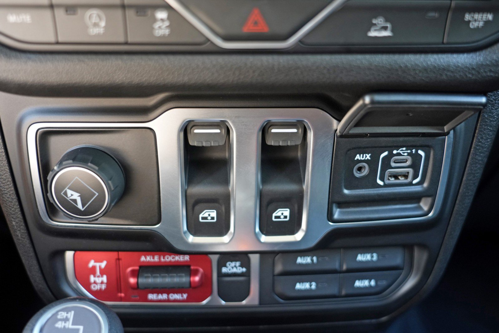 Used 2025 Jeep Wrangler Sport AWD/4WD image 36