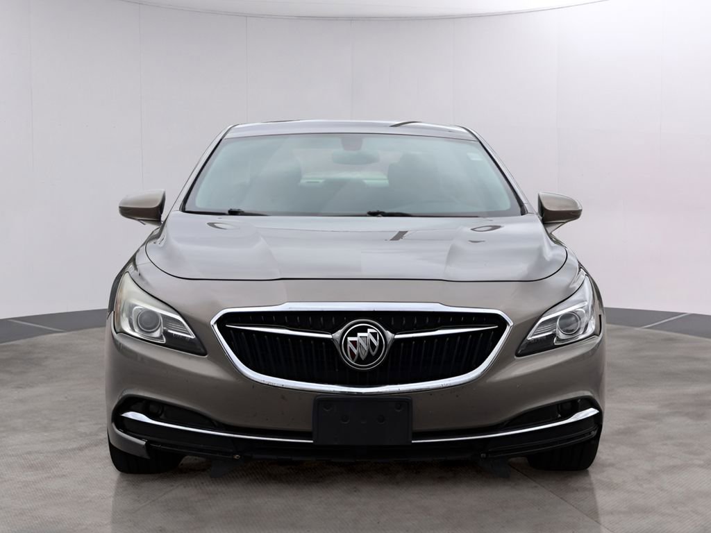Used 2018 Buick LaCrosse Essence FWD image 2