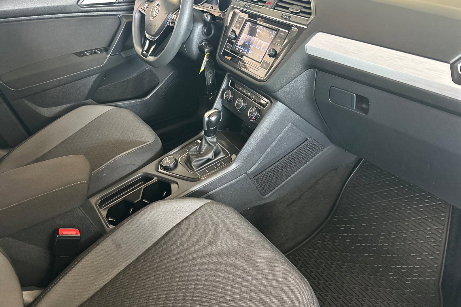 Used 2020 Volkswagen Tiguan S image 13