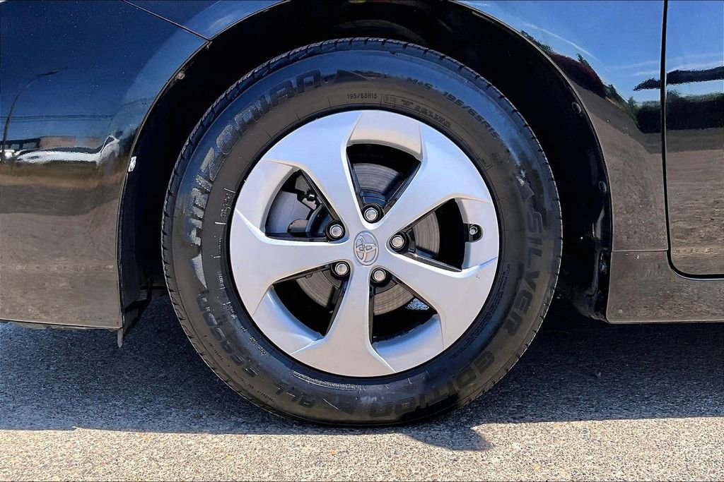 Used 2015 Toyota Prius Two FWD image 12