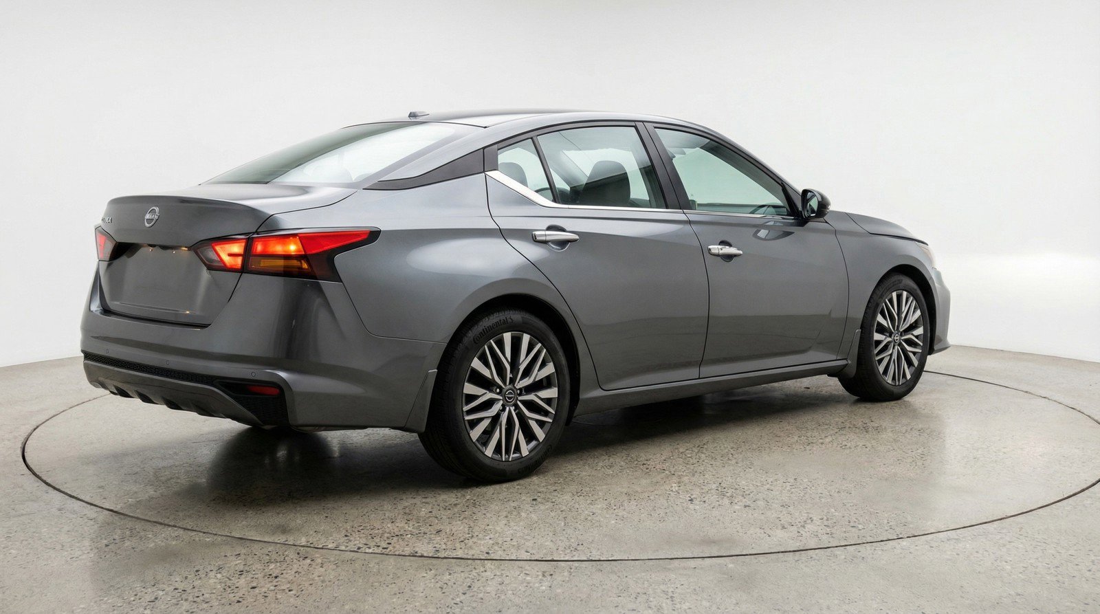 Used 2025 Nissan Altima 2.5 SV image 9