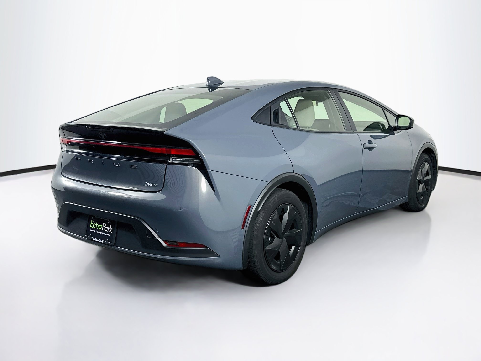 Used 2025 Toyota Prius LE FWD image 9