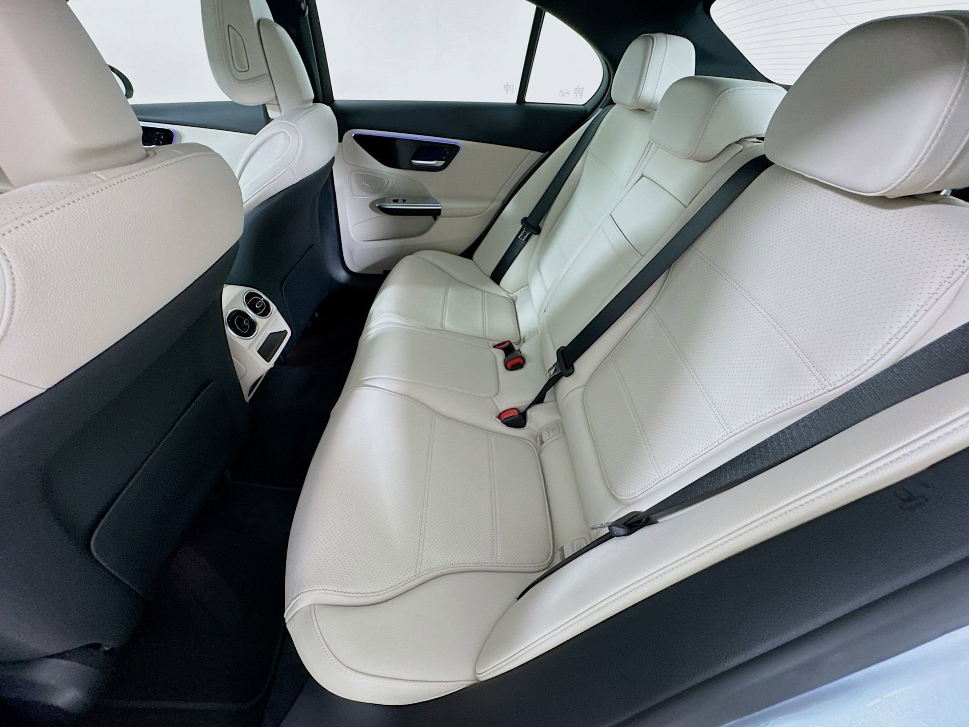 Used 2025 Mercedes-Benz C 300 Sedan image 25