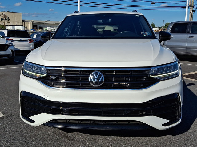 Used 2024 Volkswagen Tiguan SE R-Line AWD/4WD image 2