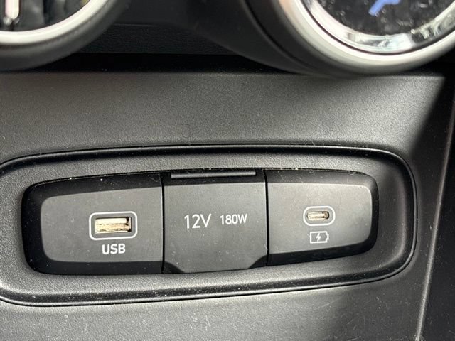 Used 2025 Hyundai Venue SEL FWD image 17