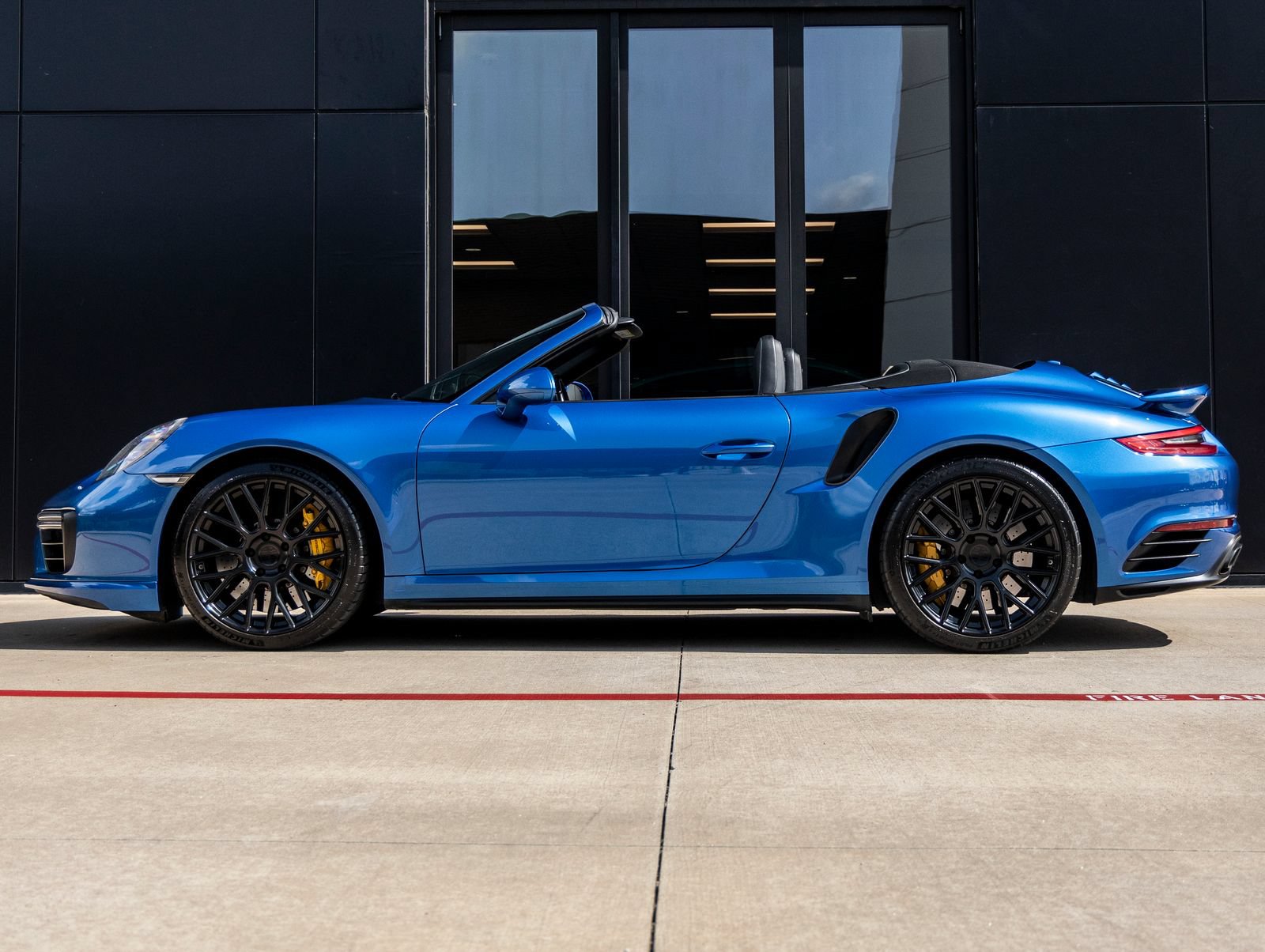 Used 2017 Porsche 911 Turbo S AWD/4WD image 2