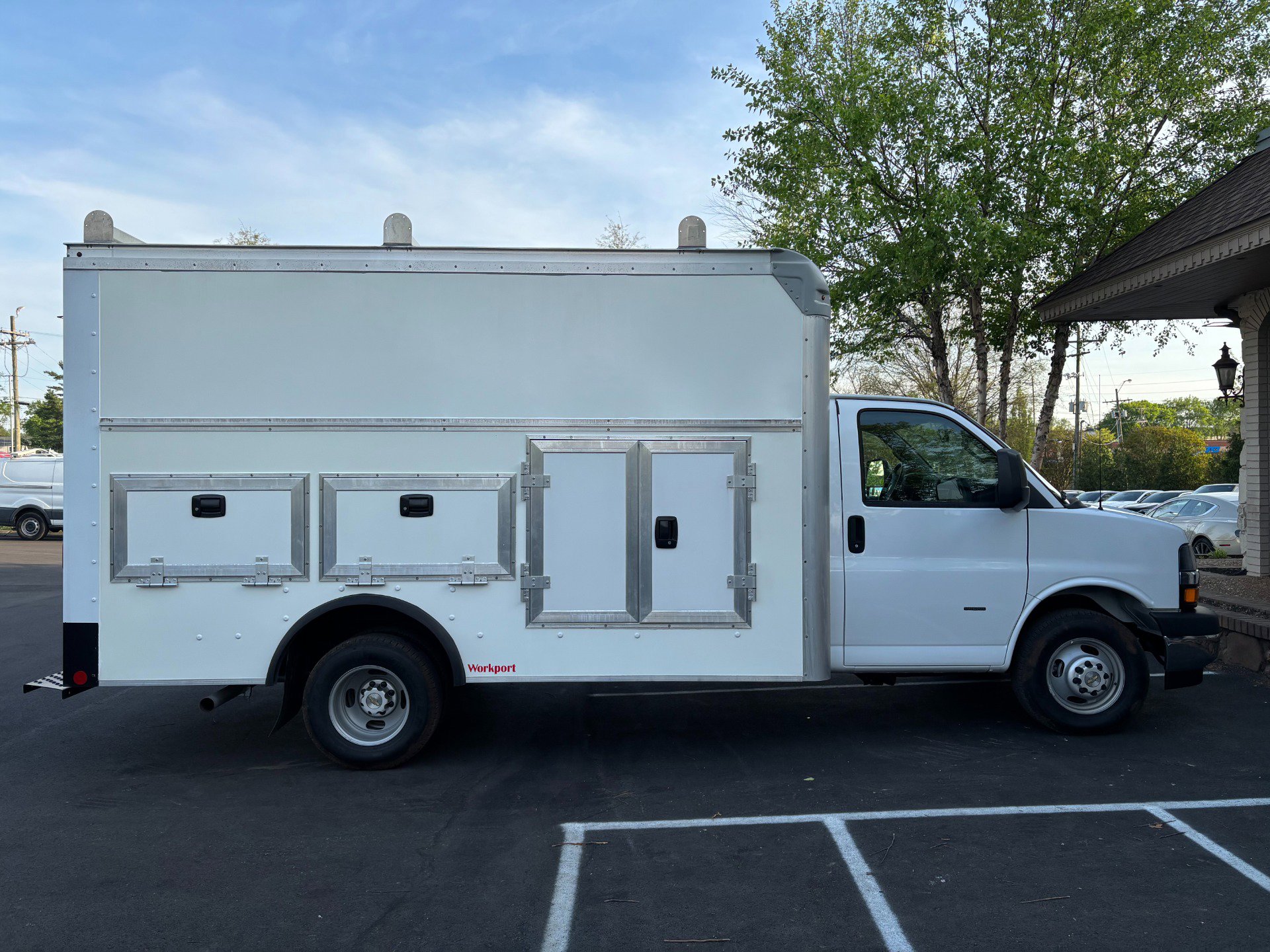 Used 2022 Chevrolet Express 3500 w/ Power Convenience Package RWD image 7