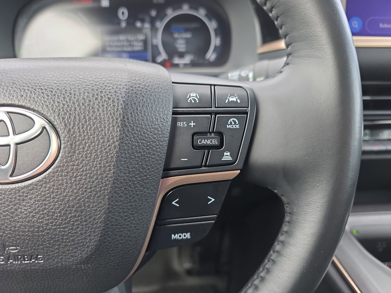 Used 2023 Toyota Crown XLE image 17