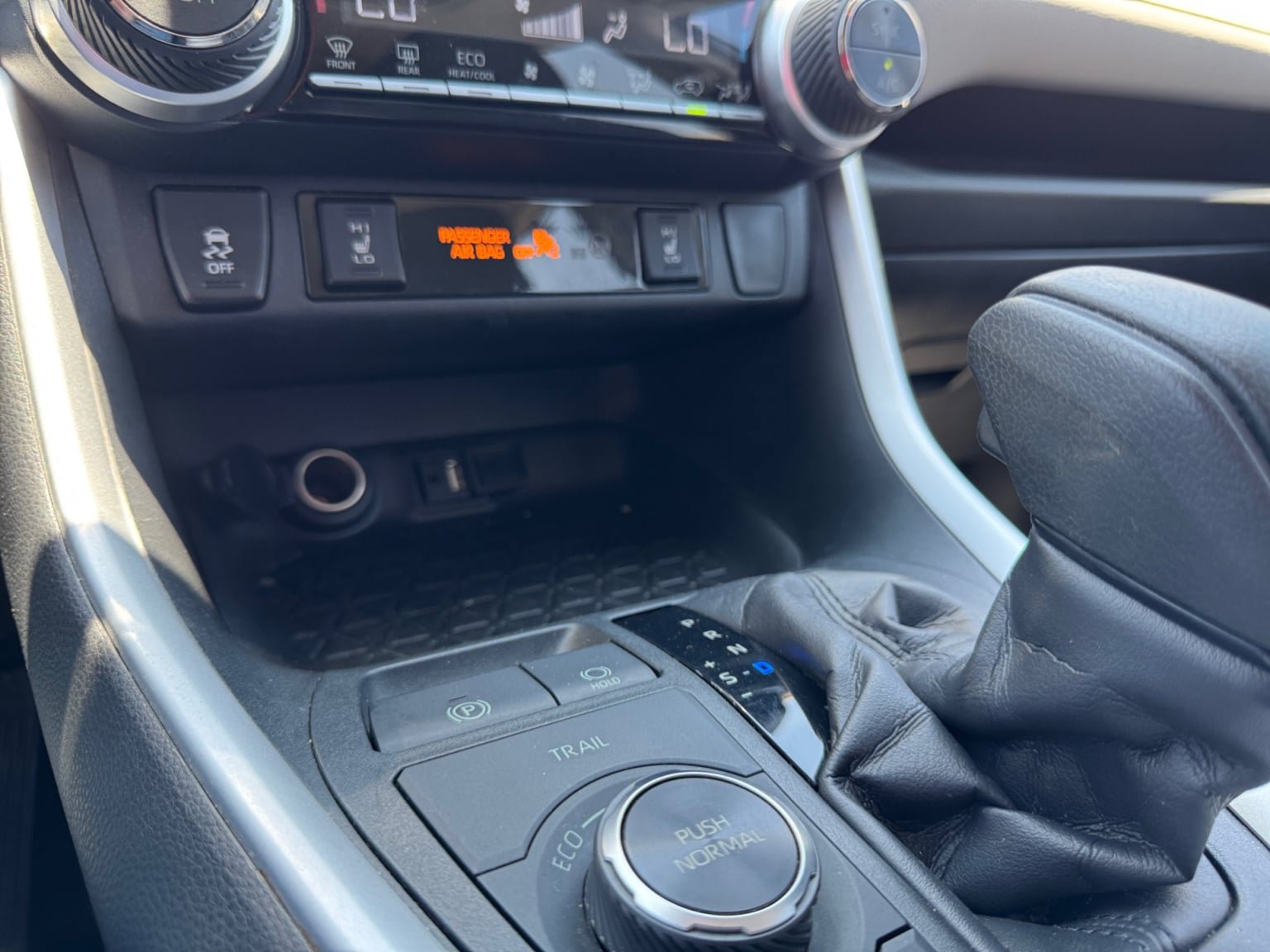 Used 2019 Toyota RAV4 XLE w/ Convenience Package AWD/4WD image 24