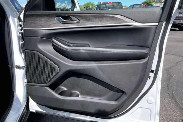 New 2026 Jeep Grand Cherokee L 4WD image 31
