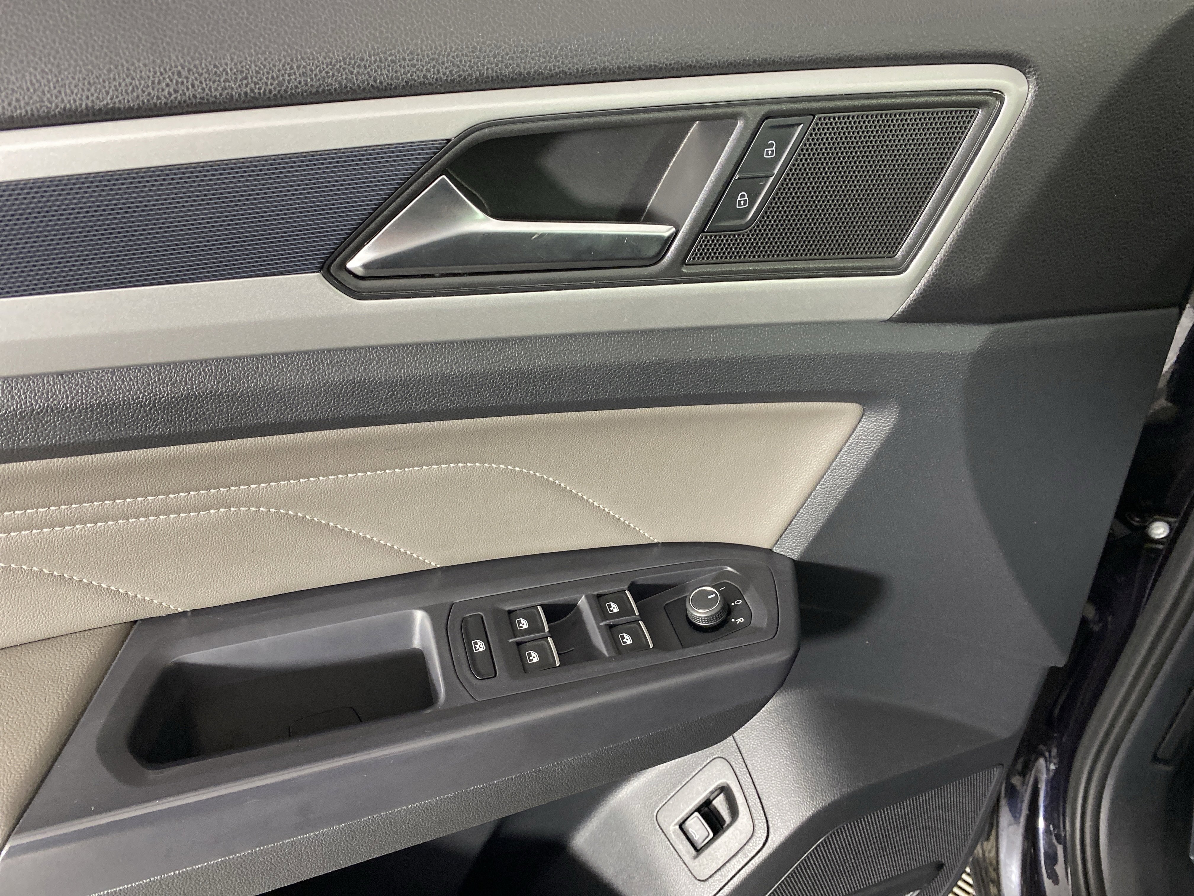 Used 2021 Volkswagen Atlas SEL R-Line image 16