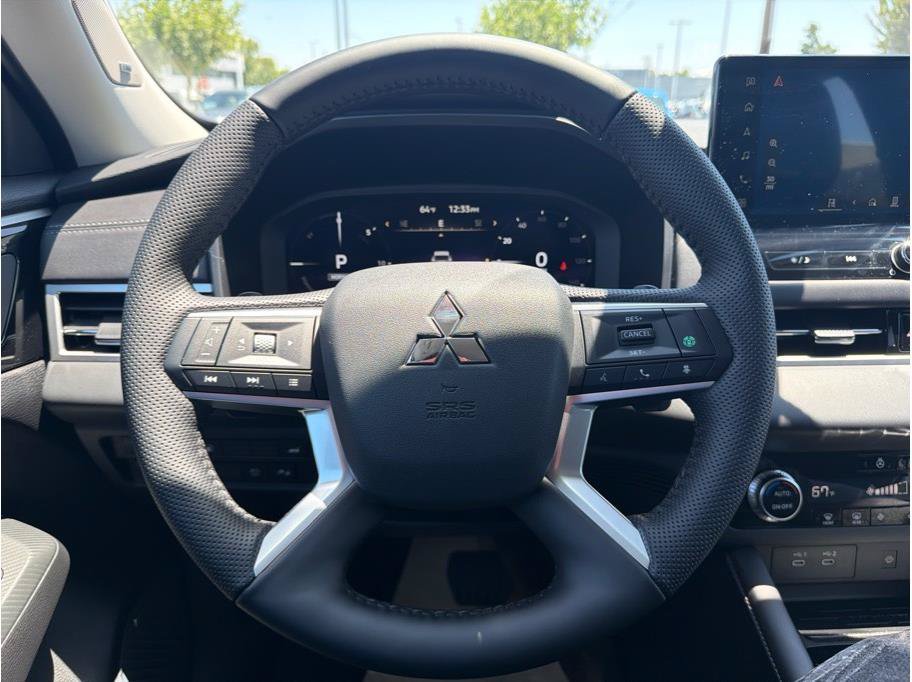 New 2026 Mitsubishi Outlander SE AWD/4WD image 17