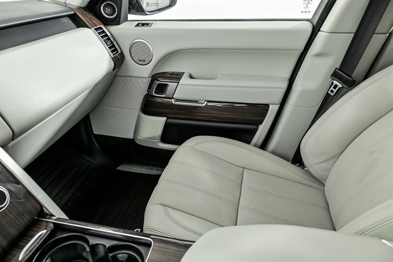 Used 2015 Land Rover Range Rover HSE AWD/4WD image 32