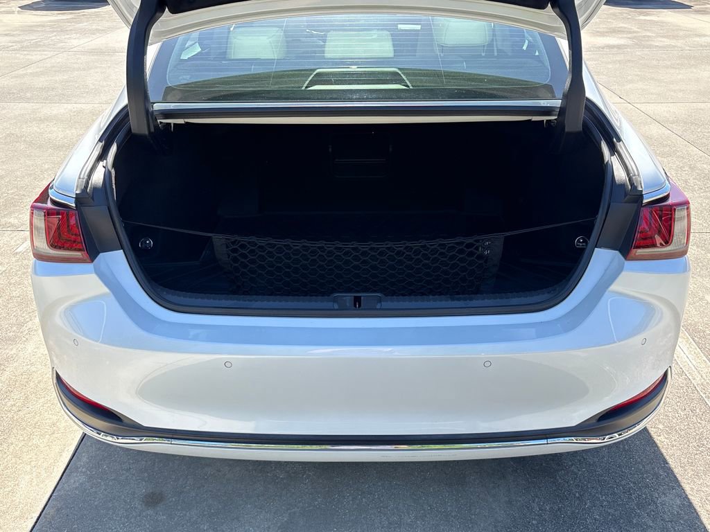 Used 2022 Lexus ES 300h w/ Luxury Package FWD image 32