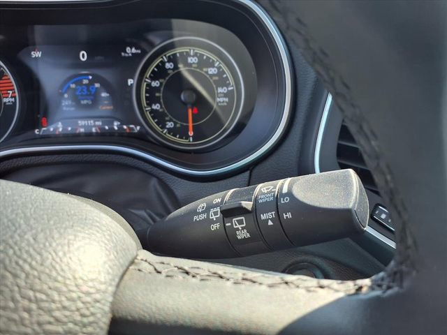 Used 2023 Jeep Cherokee Altitude Lux image 72