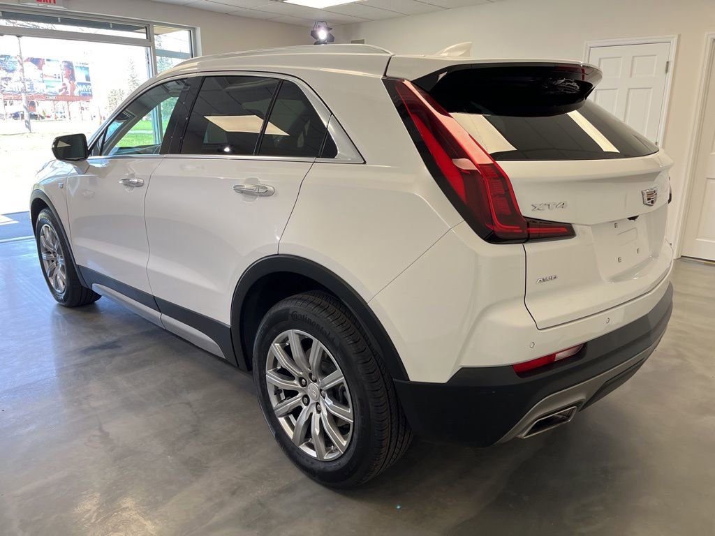 Certified 2023 Cadillac XT4 Premium Luxury image 3