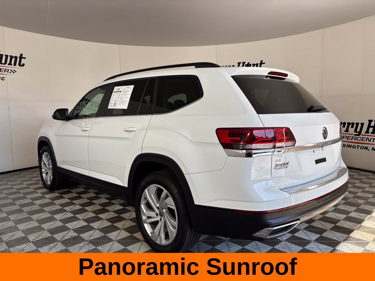 Used 2023 Volkswagen Atlas SE w/ Panoramic Sunroof Package AWD/4WD image 9