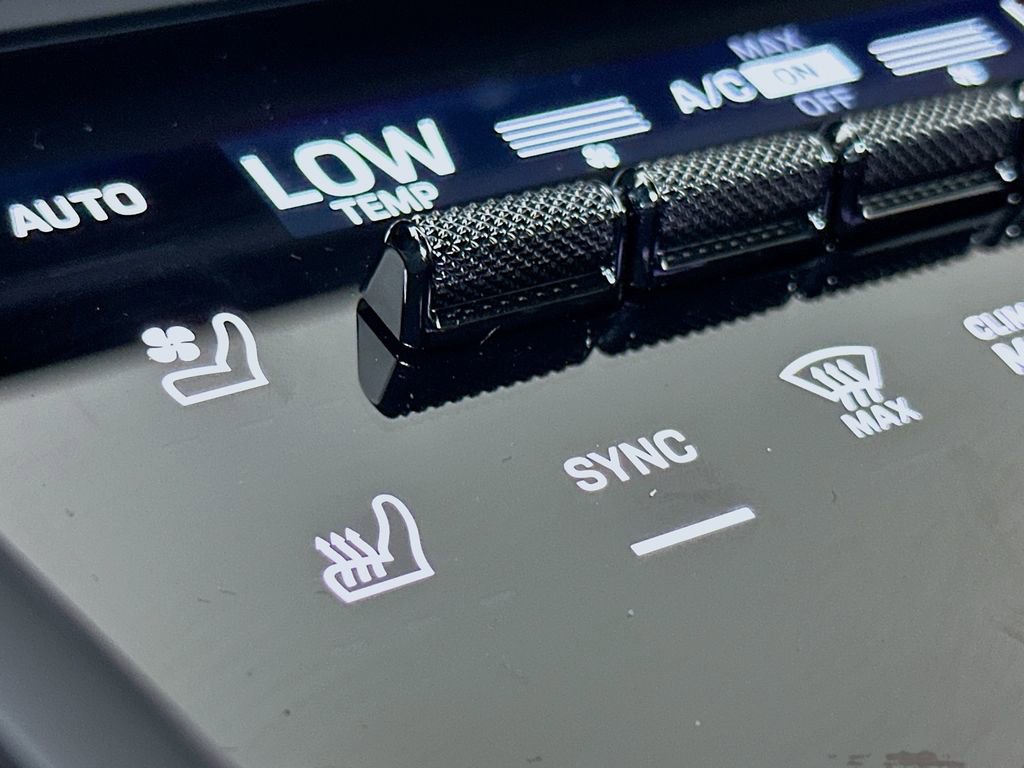 Certified 2024 Porsche Macan 4 Electric image 23