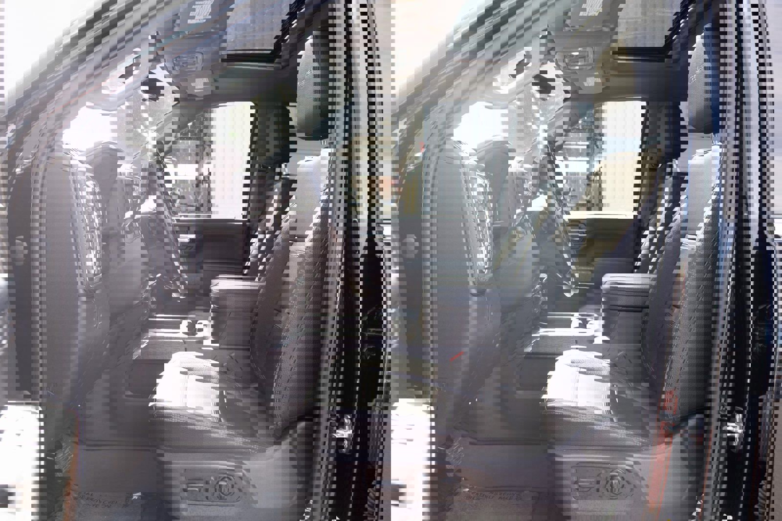 Used 2023 GMC Sierra 3500 Denali w/ Denali Black Diamond Edition image 11