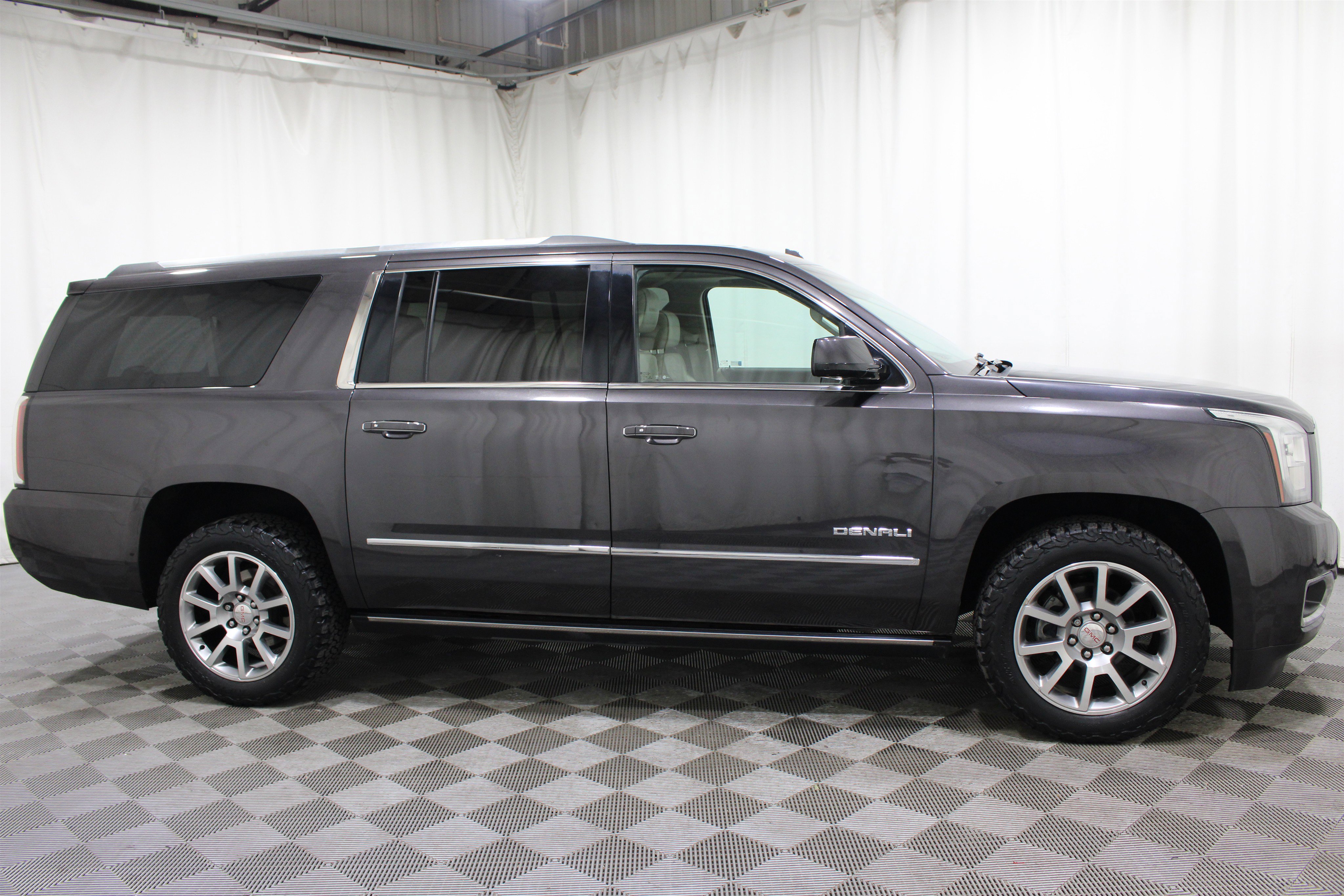 Used 2017 GMC Yukon XL Denali w/ Open Road Package image 36