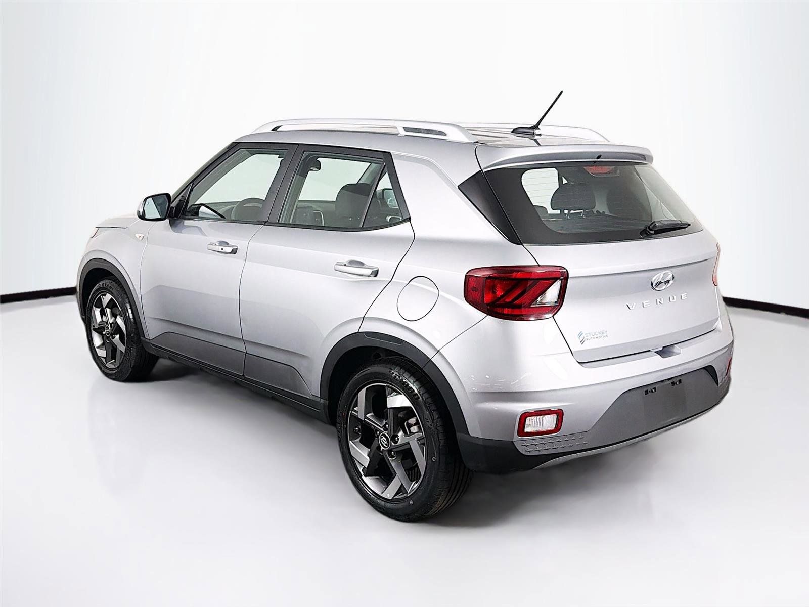 Used 2025 Hyundai Venue SEL FWD image 5