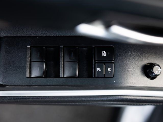 Used 2022 Toyota Highlander XLE AWD/4WD image 28