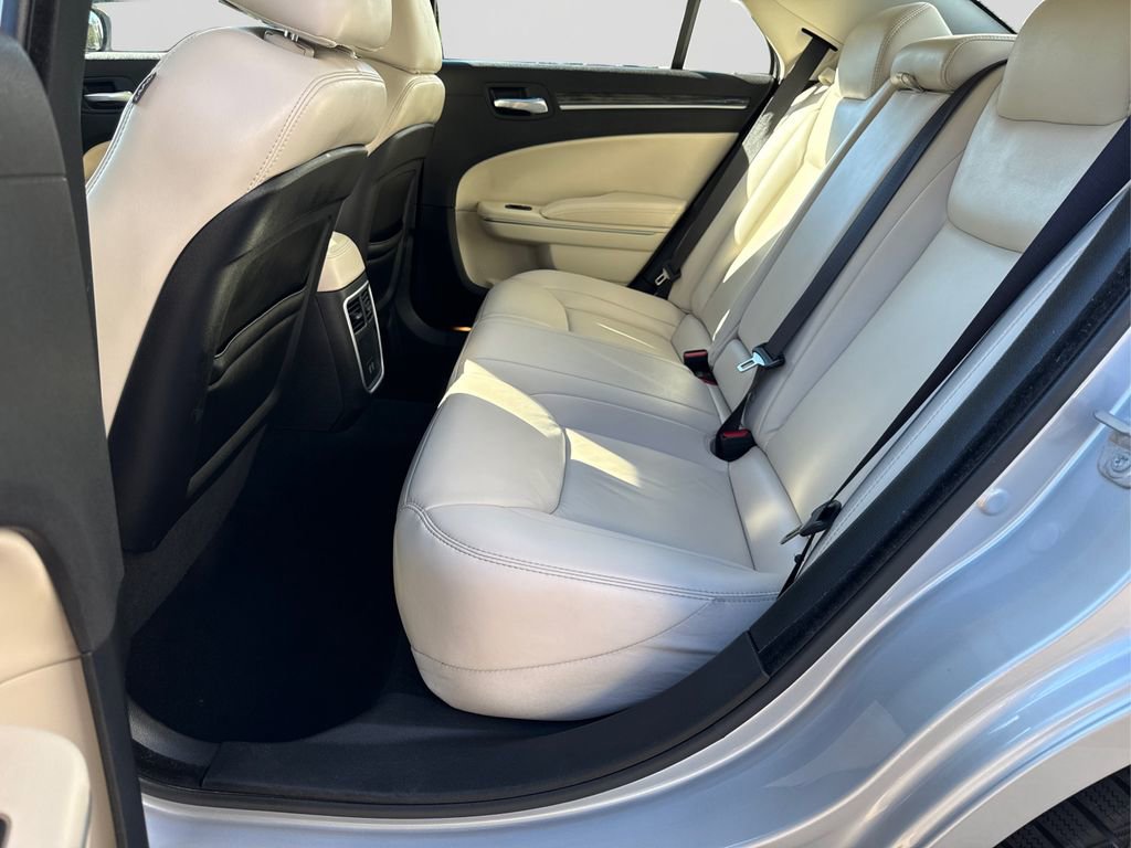 Used 2022 Chrysler 300 Touring L image 10