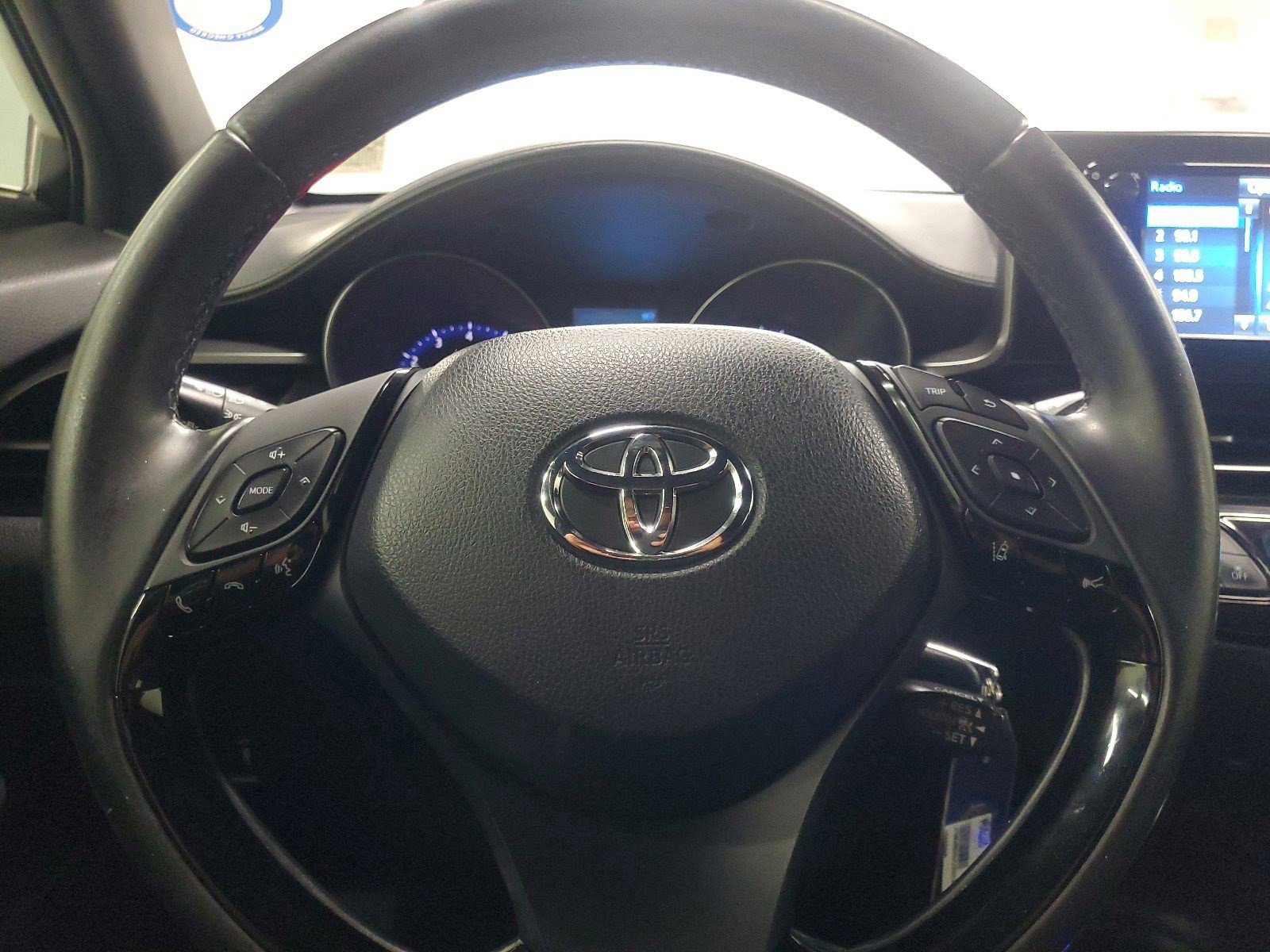 Used 2018 Toyota C-HR XLE image 21