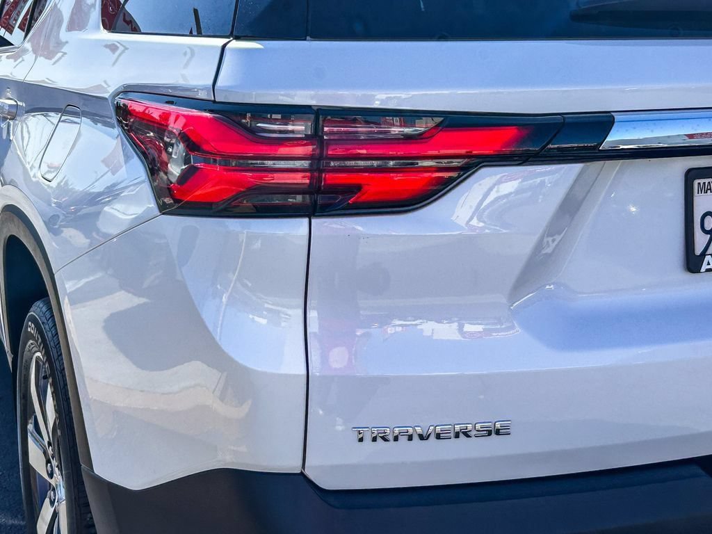 Used 2023 Chevrolet Traverse LT w/ LT Premium Package FWD image 10