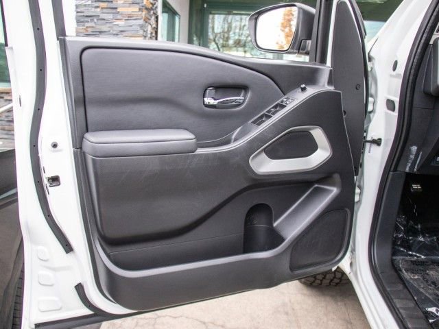 Used 2022 Nissan Frontier SV image 9