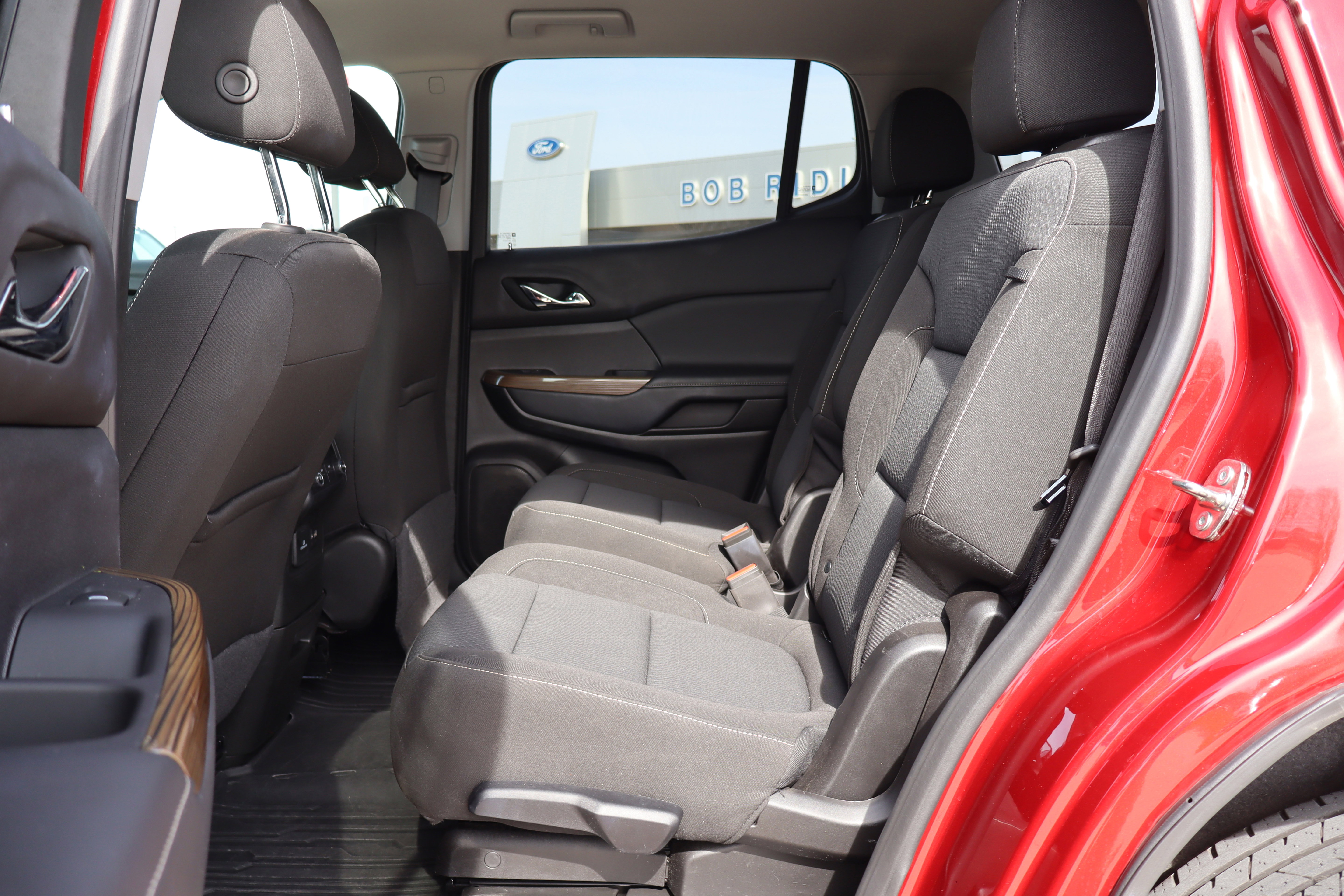 Used 2023 GMC Acadia SLE w/ Driver Convenience Package image 11