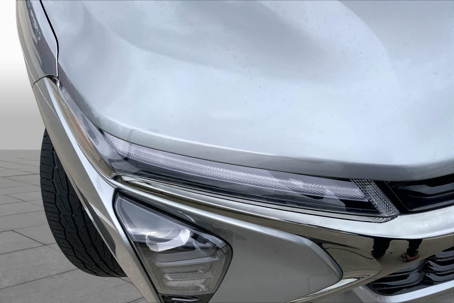 Certified 2025 Chevrolet Trax RS w/ Sunroof Package FWD image 27