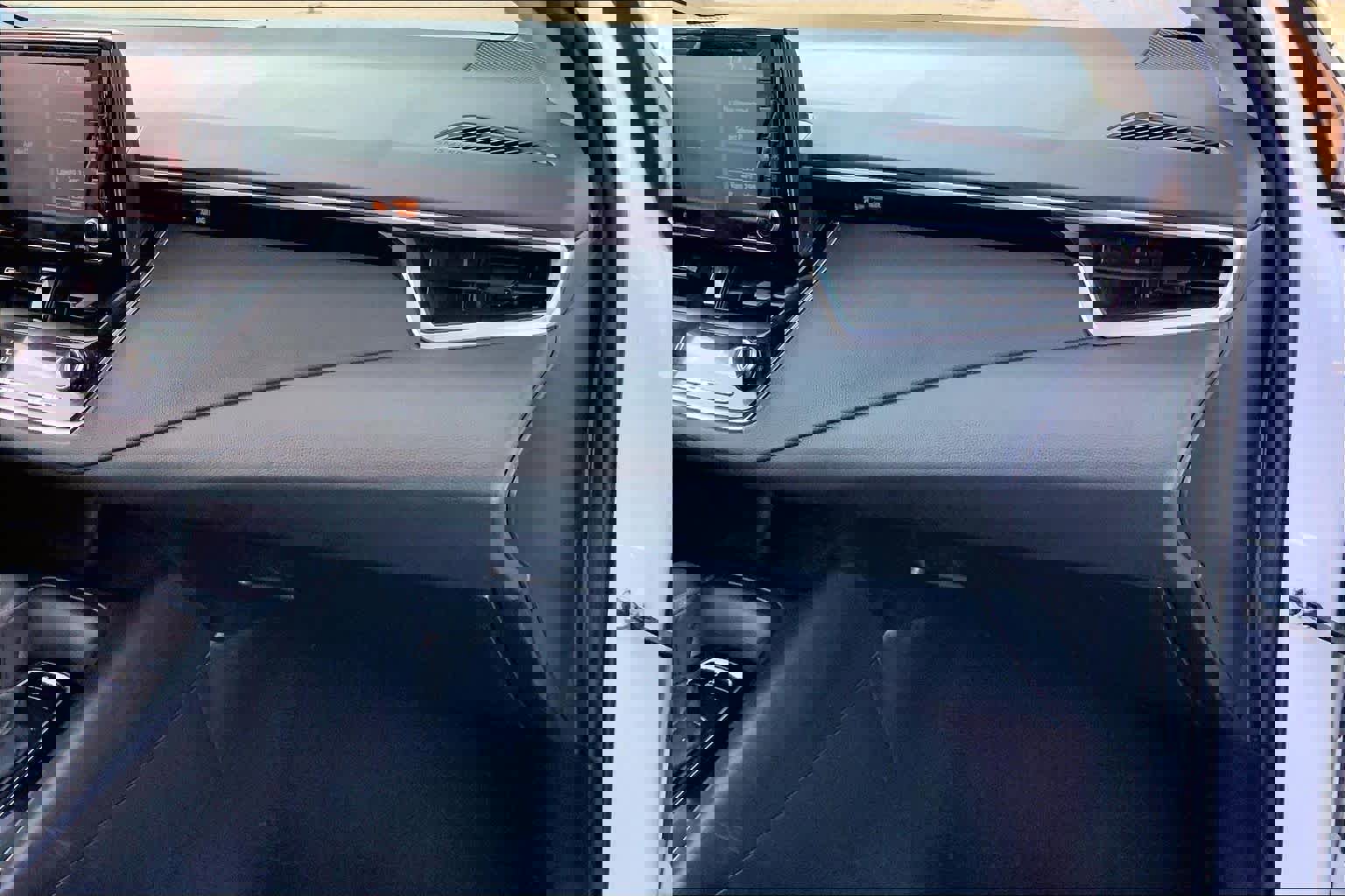 Used 2022 Toyota Corolla LE image 17