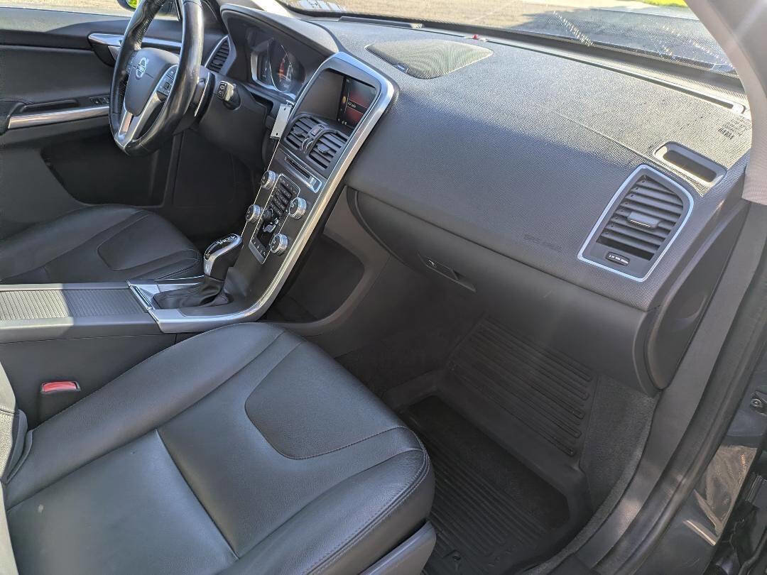 Used 2015 Volvo XC60 T6 Platinum w/ Protection Package FWD image 12
