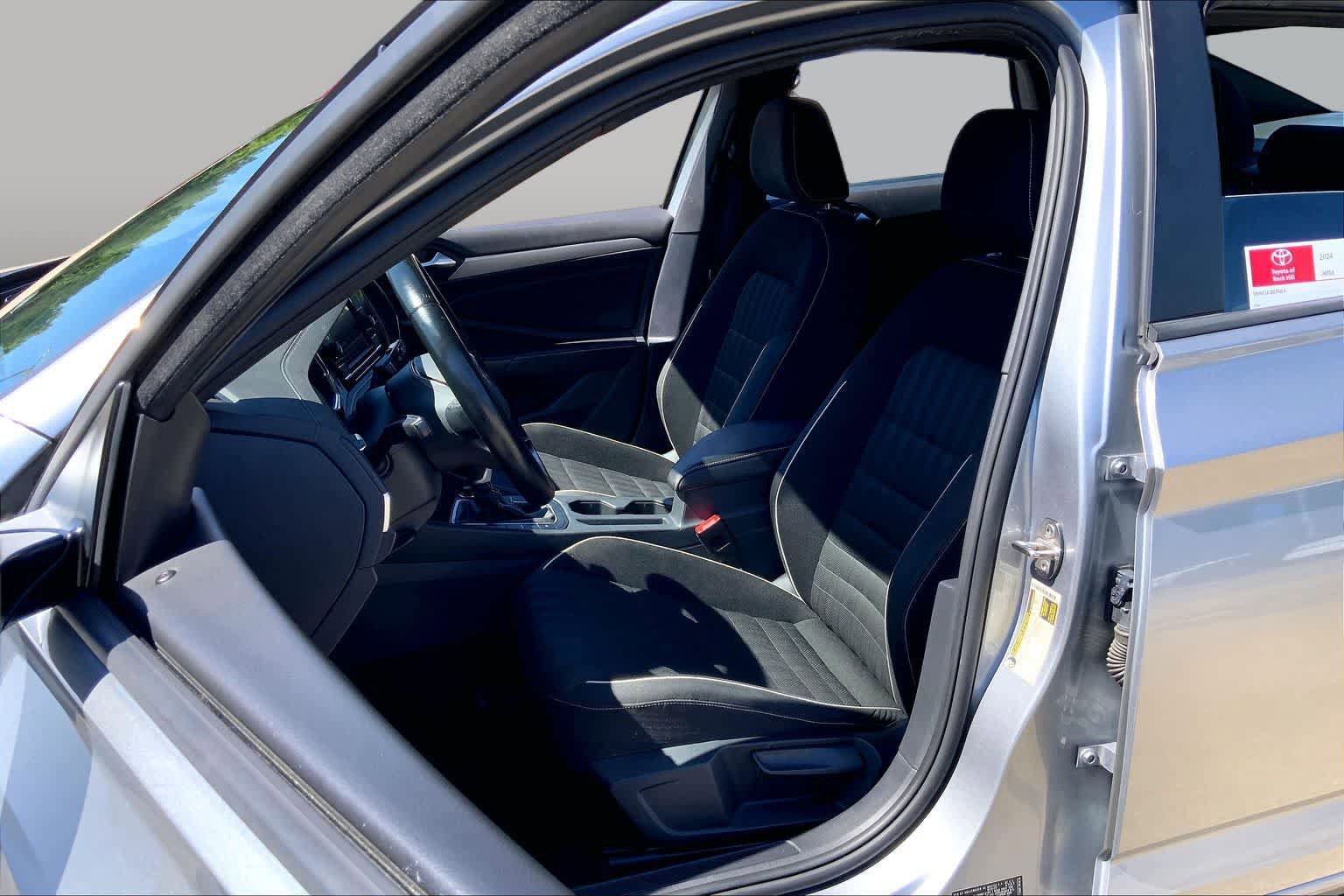 Used 2024 Volkswagen Jetta Sport FWD image 8