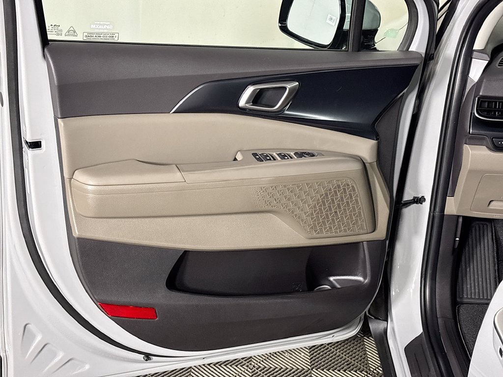 New 2027 Kia Carnival LX FWD image 10