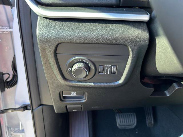 New 2025 Jeep Grand Cherokee Altitude image 18