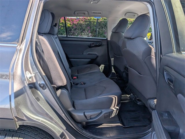 Used 2024 Toyota Highlander LE image 18