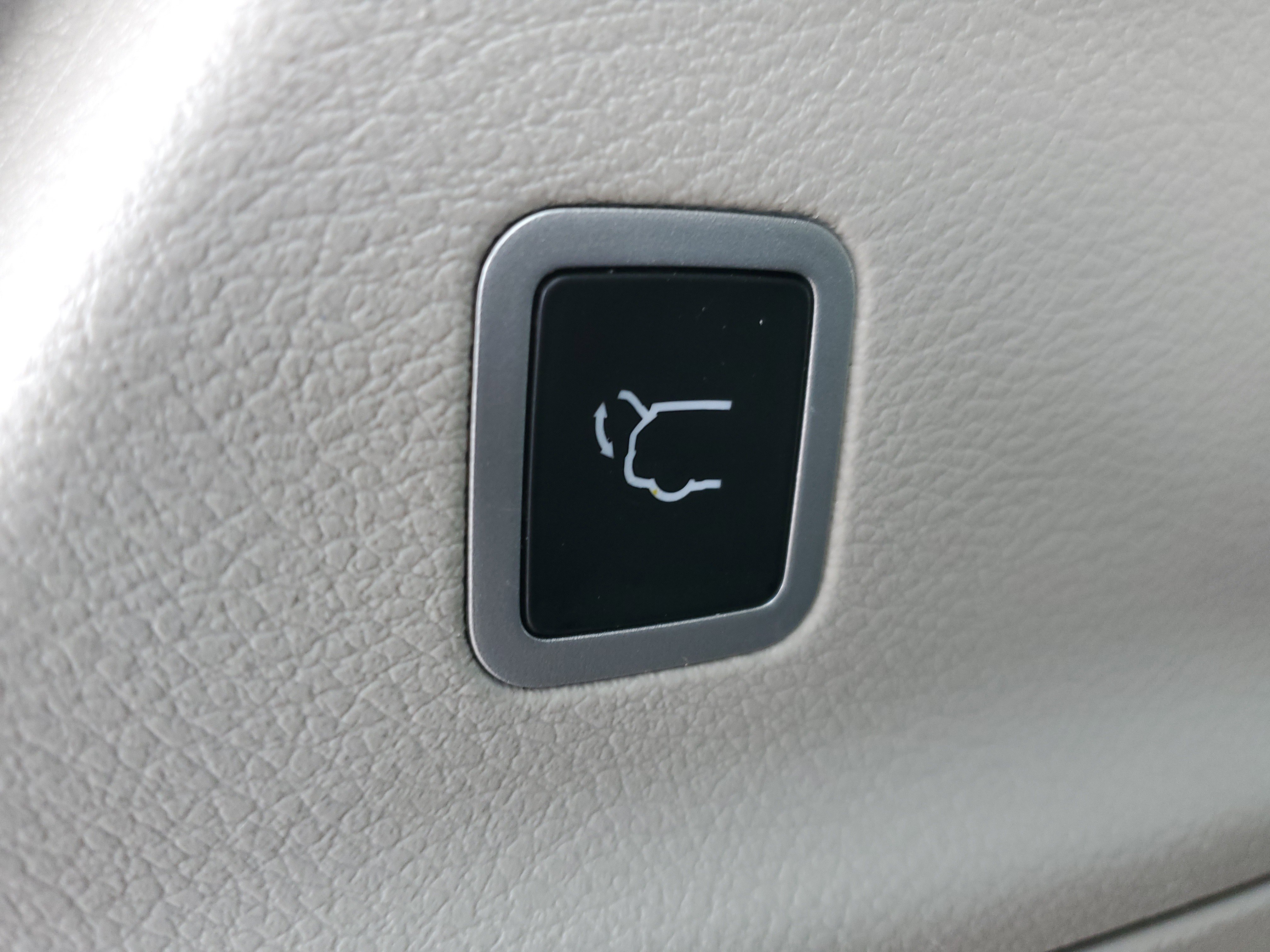 Used 2023 Chrysler Pacifica Touring-L image 9