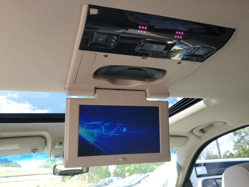 Used 2018 Cadillac Escalade Premium Luxury AWD/4WD image 18