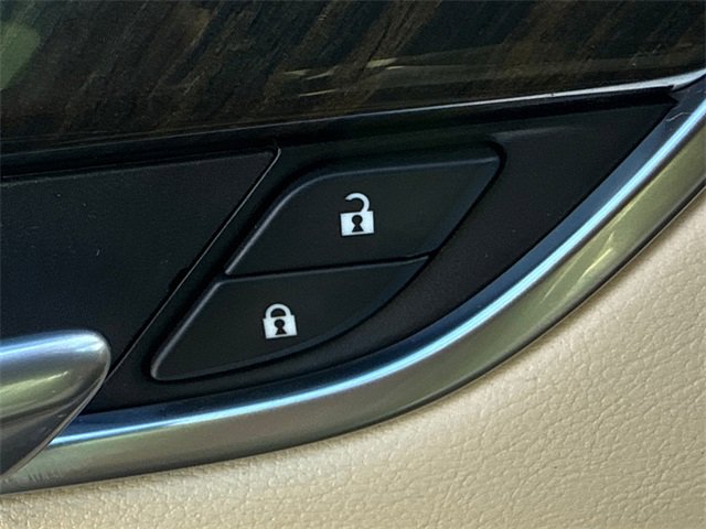 Used 2018 Cadillac XT5 FWD image 22