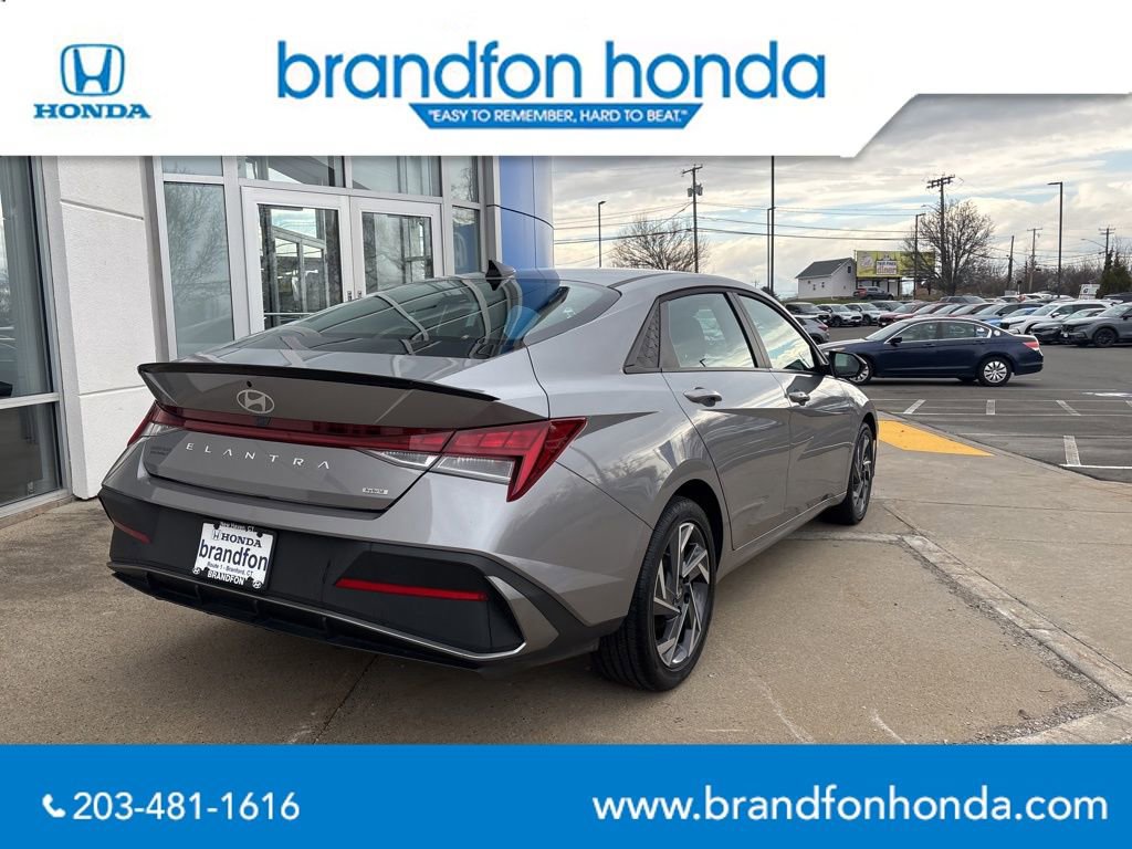 Used 2025 Hyundai Elantra SEL image 6