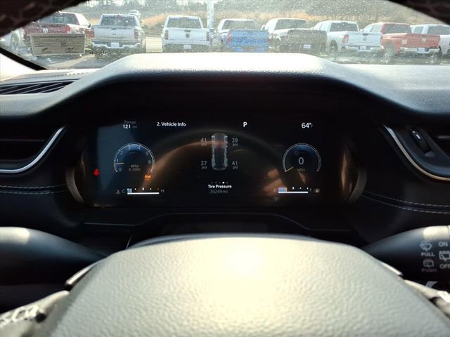 Used 2023 Jeep Grand Cherokee Laredo image 16