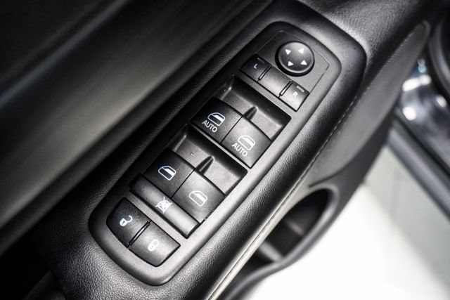 Used 2022 Jeep Grand Cherokee Laredo E w/ Security & Convenience Group RWD image 19