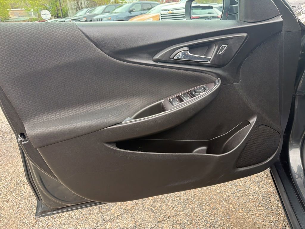 Used 2018 Chevrolet Malibu LT FWD image 11
