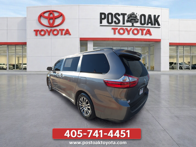 Used 2019 Toyota Sienna XLE w/ XLE Navigation Package FWD image 3