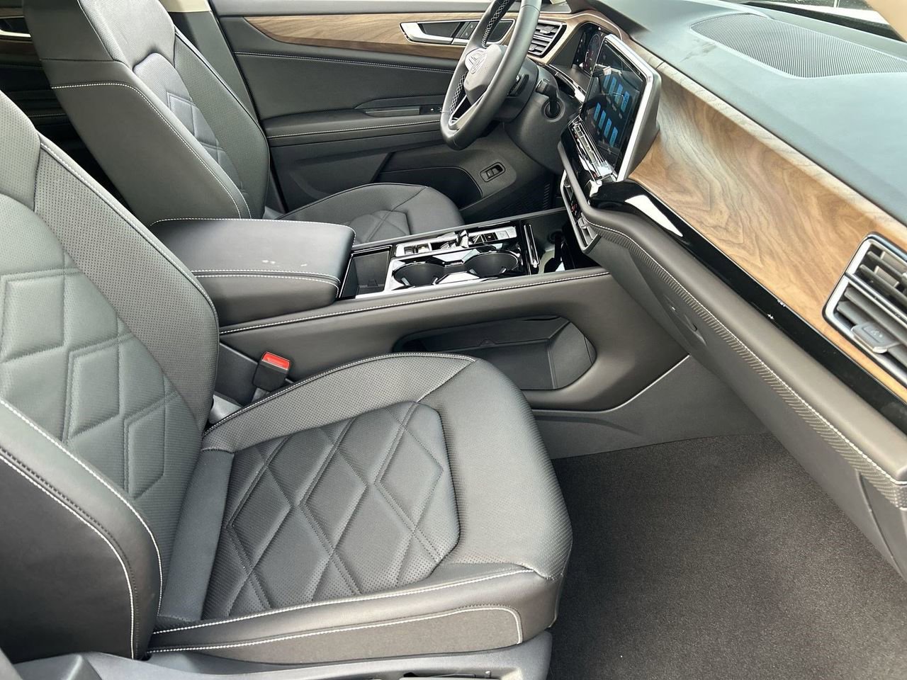 New 2026 Volkswagen Atlas SE image 8