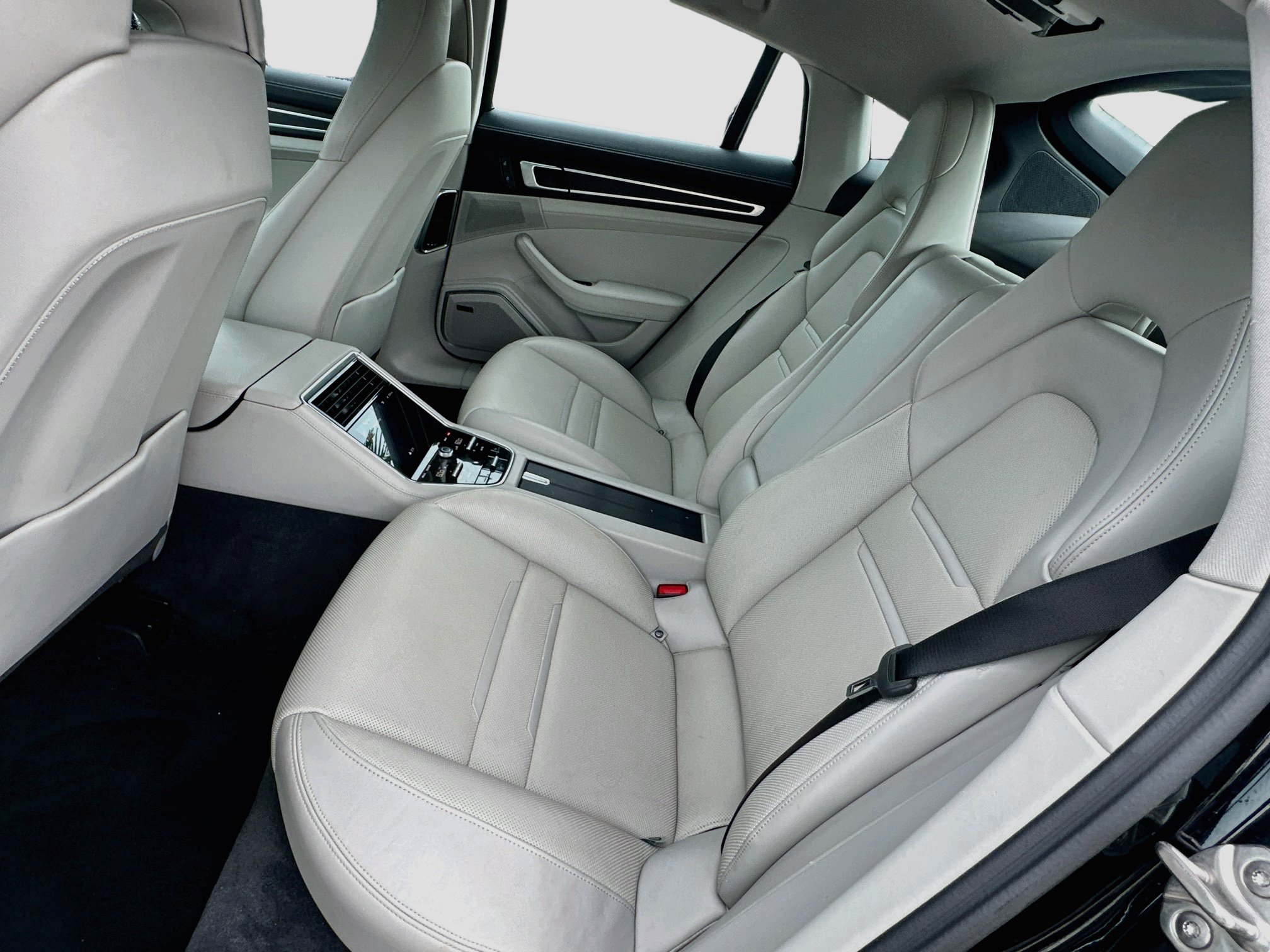 Used 2023 Porsche Panamera Platinum Edition w/ Assistance Package RWD image 27