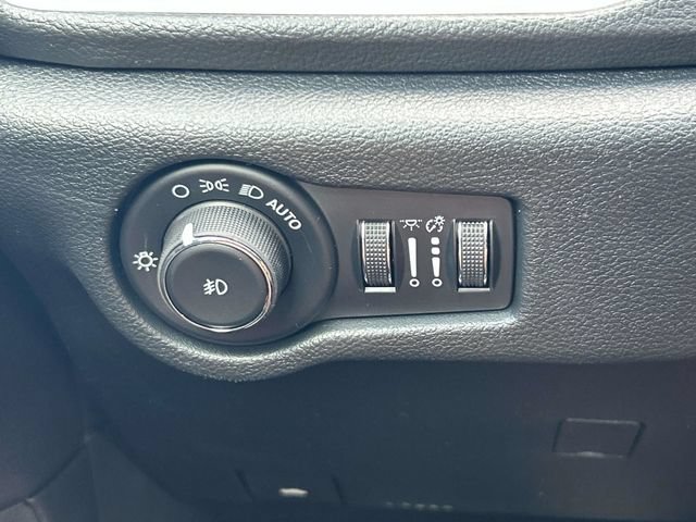 New 2026 Chrysler Pacifica Select FWD image 29